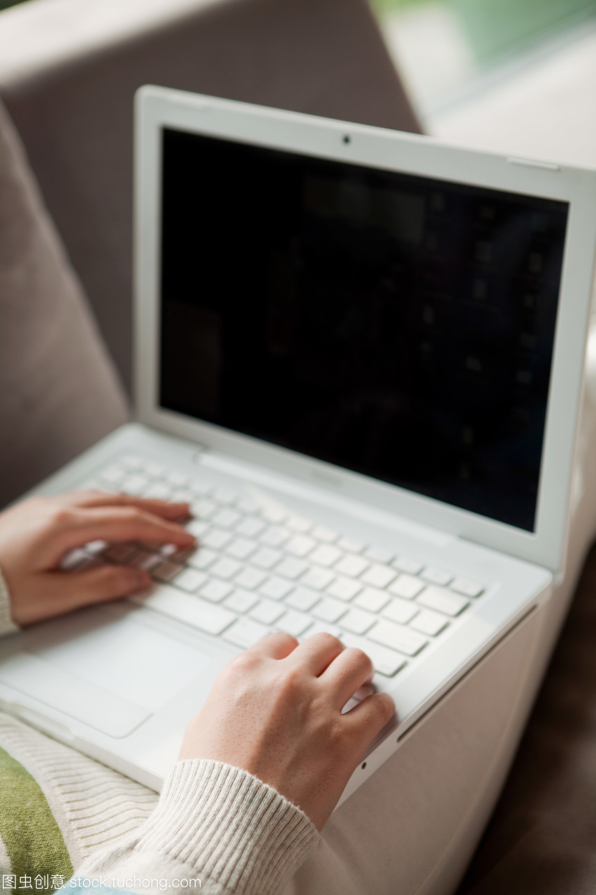 數(shù)字伴侶 一對(duì)夫妻如何借助筆記本電腦與輔助設(shè)備提升生活效率